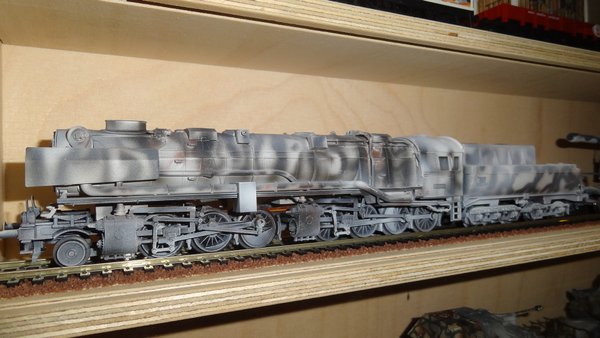 201 Alterung mit Ausbesserungsflecken von Lokomotiven Spur H0 und Spur N