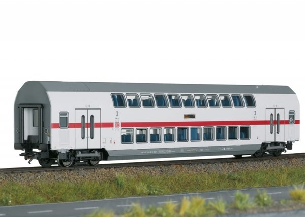 23254 IC2 Doppelstock-Mittelwagen DBpza 682.2, 2. Klasse, der Deutschen Bahn AG (DB AG) Epoche VI